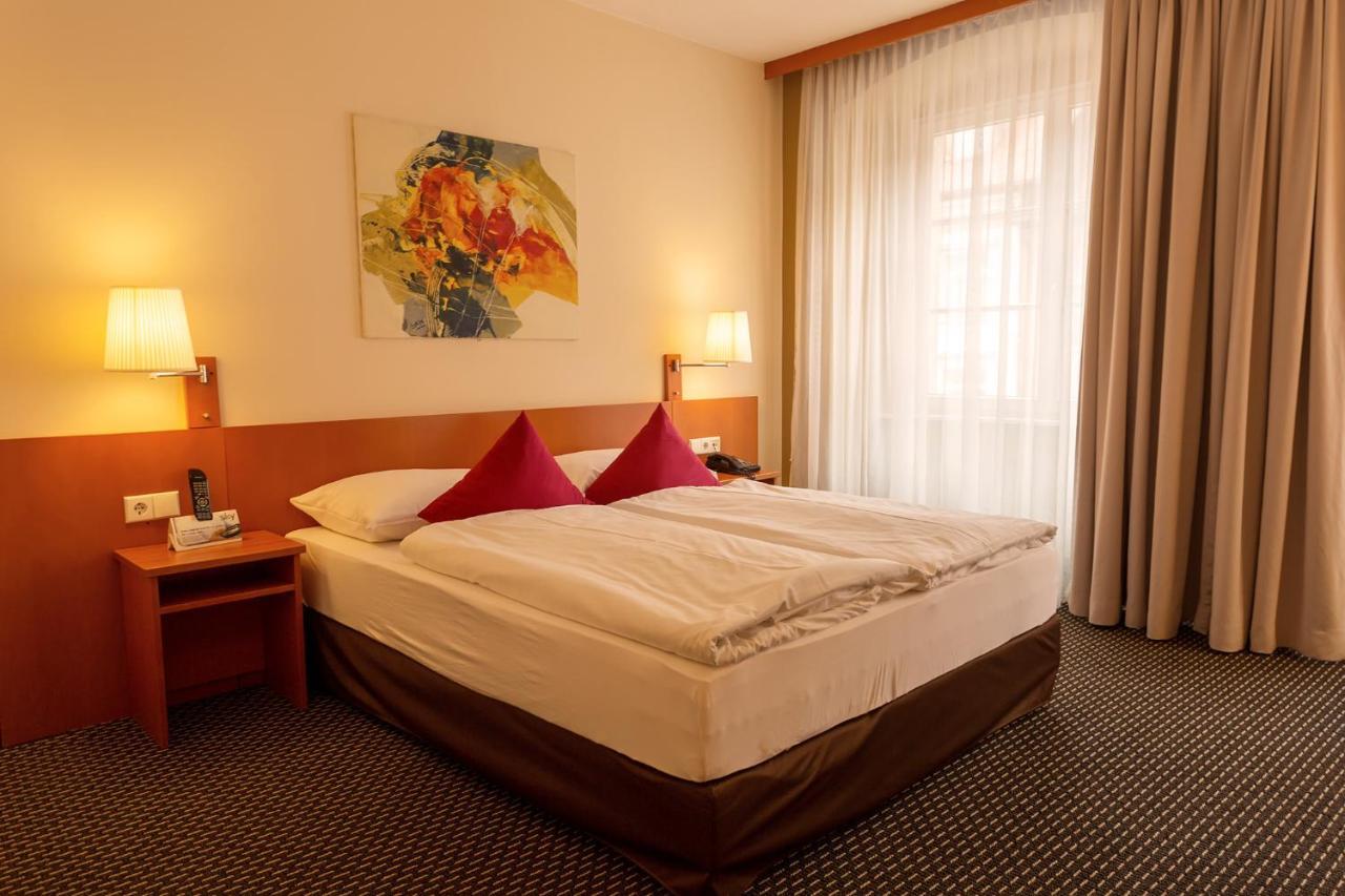 Central Hotel Loewen Фельдкирьх Экстерьер фото