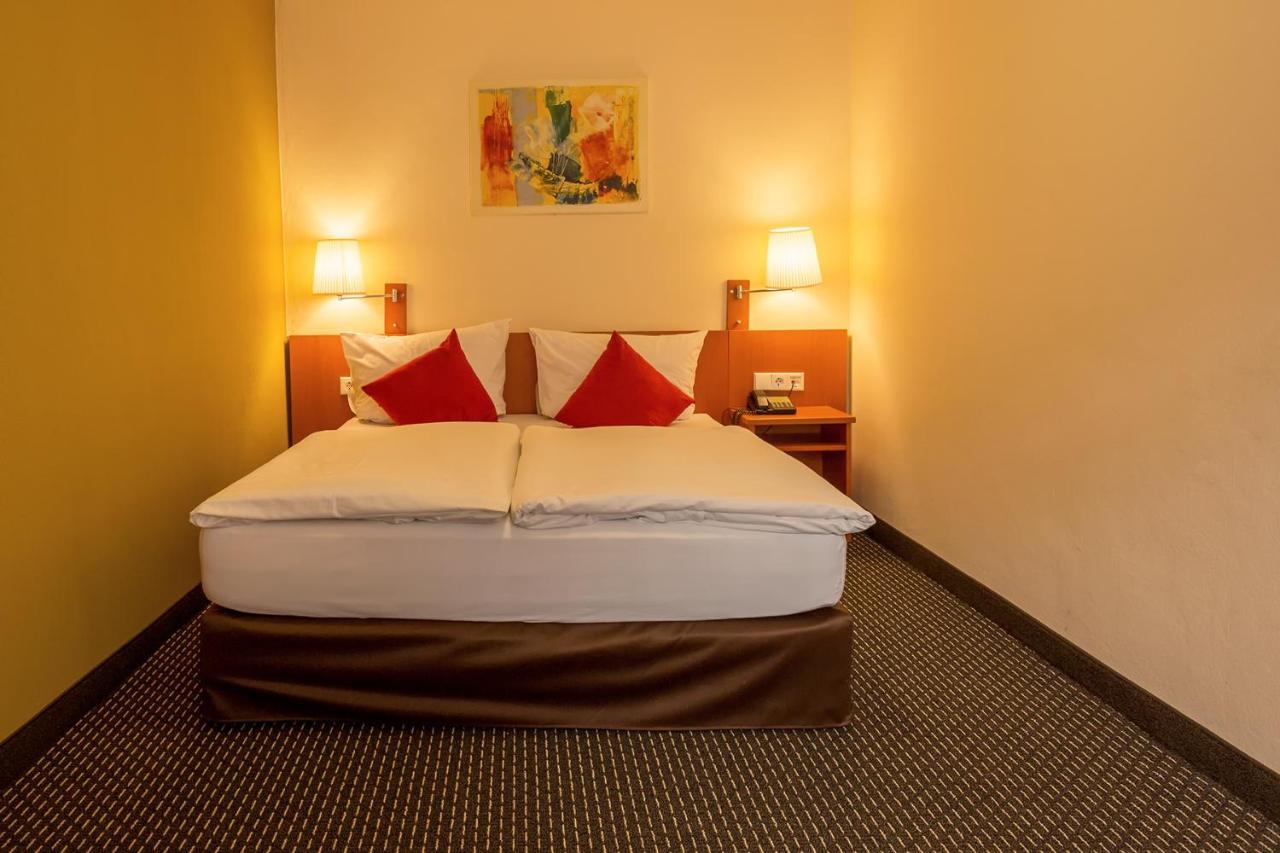Central Hotel Loewen Фельдкирьх Экстерьер фото